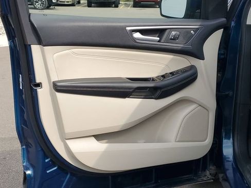 Used 2020 Ford Edge Titanium image 10