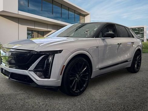 New 2026 Cadillac Lyriq V image 8