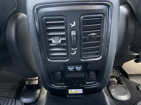 Used 2019 Jeep Grand Cherokee Limited AWD/4WD image 32