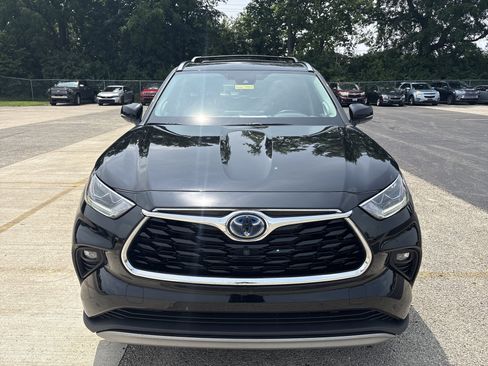 Used 2021 Toyota Highlander Platinum AWD/4WD image 2