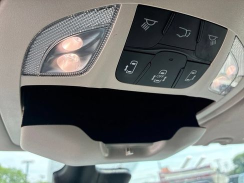 Used 2024 Chrysler Pacifica Touring-L FWD image 44