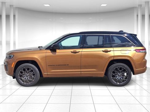Used 2026 Jeep Grand Cherokee Summit w/ Obsidian Package AWD/4WD image 6