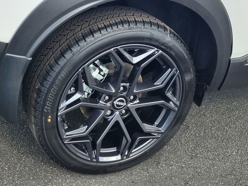 New 2026 Nissan Kicks SR w/ SR Premium Package FWD image 3