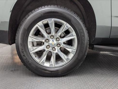 Used 2023 Chevrolet Suburban Premier image 35