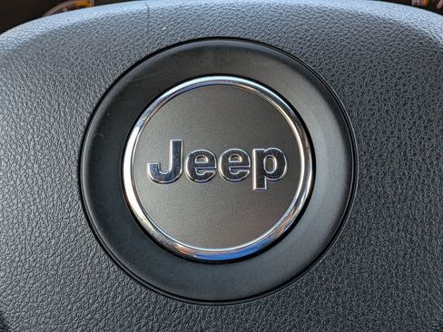 Used 2018 Jeep Grand Cherokee Altitude image 31