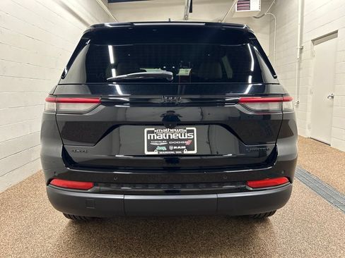 Used 2024 Jeep Grand Cherokee Limited w/ Black Appearance Package AWD/4WD image 3