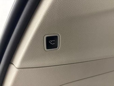 Used 2020 Chrysler Pacifica Touring-L FWD image 34
