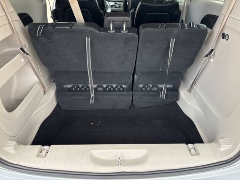 Used 2023 Chrysler Pacifica Touring-L FWD image 18
