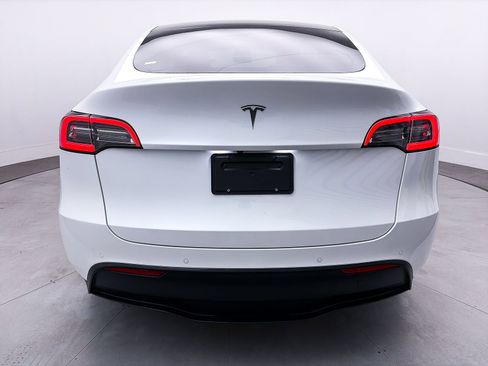 Used 2021 Tesla Model Y 2WD image 13