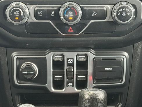 Used 2018 Jeep Wrangler Unlimited Sport S AWD/4WD image 16