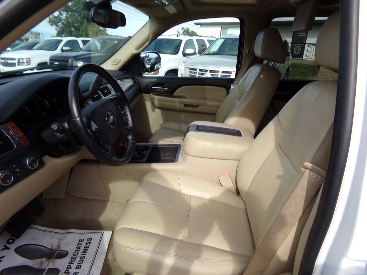 Used 2007 Chevrolet Suburban LTZ w/ LTZ Preferred Equipment Group AWD/4WD image 12