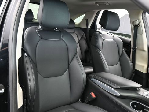 Used 2022 Genesis GV70 2.5T w/ Select Package image 45