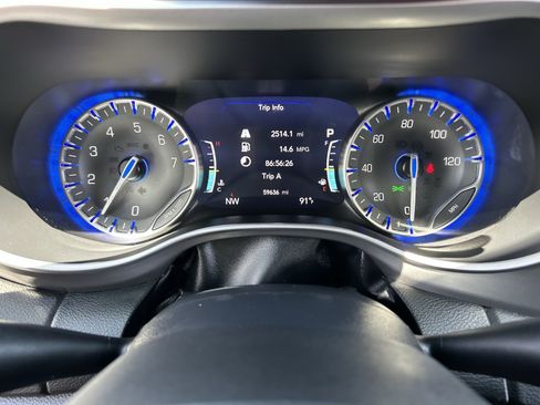 Used 2025 Chrysler Pacifica Select FWD image 26