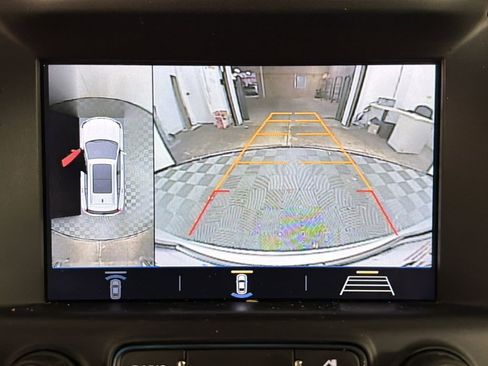 Used 2018 GMC Terrain Denali w/ Advanced Safety Package image 31