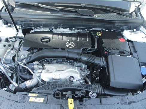 Used 2023 Mercedes-Benz GLB 250 4MATIC image 34