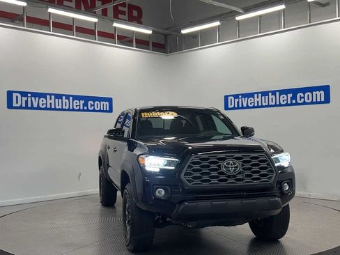 Used 2023 Toyota Tacoma TRD Off-Road w/ Advanced Technology Package AWD/4WD image 3