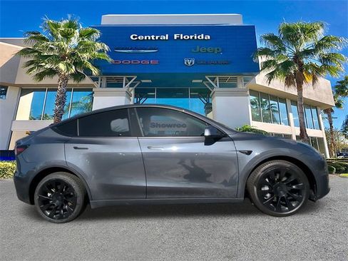 Used 2022 Tesla Model Y Long Range image 4