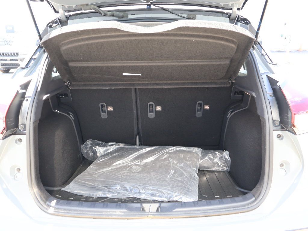 Used 2024 Nissan Kicks SR w/ SR Premium Package FWD image 13