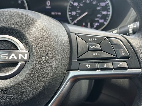 Used 2024 Nissan Sentra SV FWD image 30