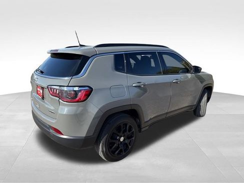 Used 2023 Jeep Compass Latitude AWD/4WD image 7