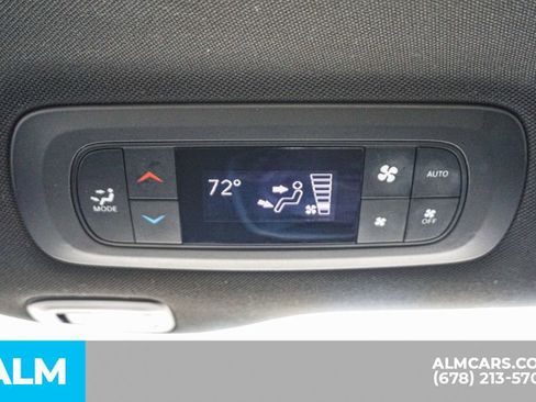 Used 2025 Chrysler Pacifica Limited image 38