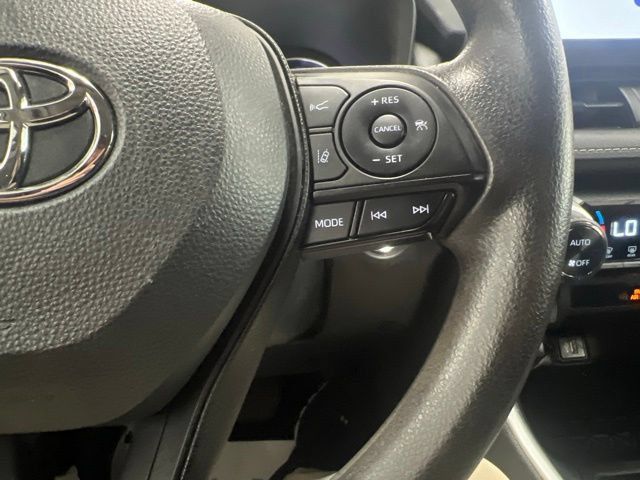 Used 2024 Toyota RAV4 XLE AWD/4WD image 22