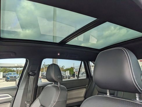 Certified 2023 Volkswagen Atlas Cross Sport SEL R-Line image 20