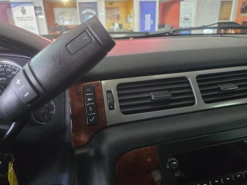 Used 2011 Chevrolet Avalanche LS image 19