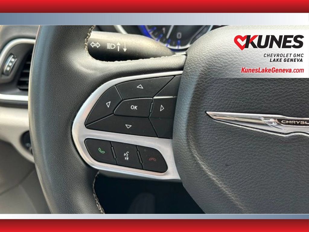Used 2024 Chrysler Pacifica Touring-L FWD image 31