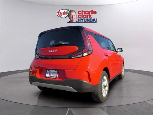 Used 2025 Kia Soul LX w/ LX Technology Package image 4