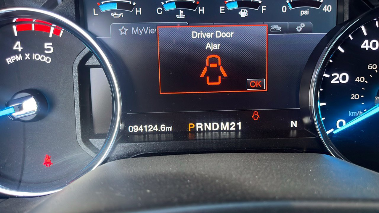 Used 2017 Ford F250 Lariat w/ Lariat Value Package AWD/4WD image 4