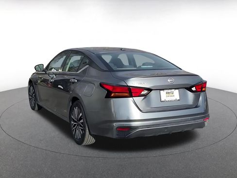 Used 2025 Nissan Altima 2.5 SV image 11