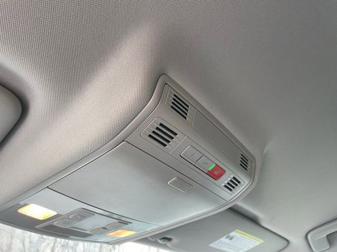 Used 2022 Volkswagen Taos SE image 25