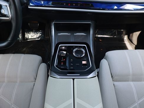 Used 2023 BMW 740i w/ Luxury Rear Seating Package RWD image 31