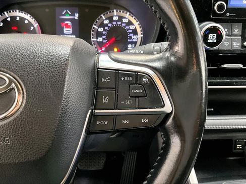 Used 2021 Toyota Highlander LE image 22