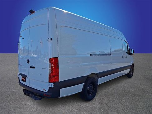 Used 2025 Mercedes-Benz Sprinter 2500 image 4