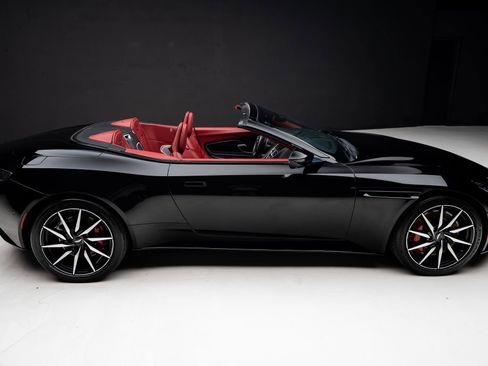 Used 2019 Aston Martin DB11 Volante RWD image 35
