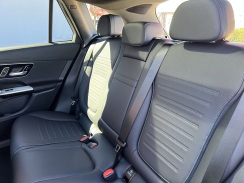 Used 2025 Mercedes-Benz GLC 350e 4MATIC image 33