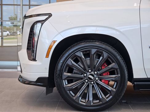 Certified 2025 Cadillac Escalade ESV V AWD/4WD image 9