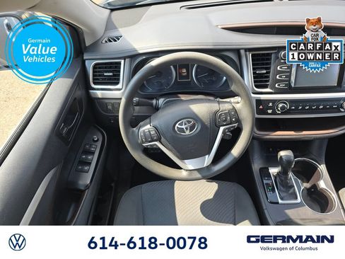 Used 2019 Toyota Highlander LE FWD image 16