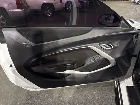 Used 2018 Chevrolet Camaro SS image 10