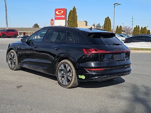 Used 2022 Audi e-tron Premium w/ Convenience Plus Package image 14