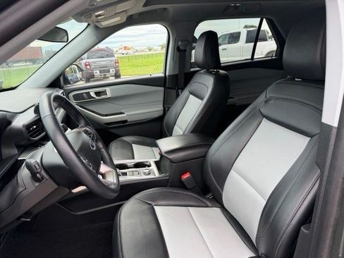 Used 2023 Ford Explorer XLT w/ Equipment Group 202A AWD/4WD image 19