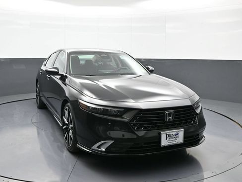 Certified 2025 Honda Accord Touring image 3