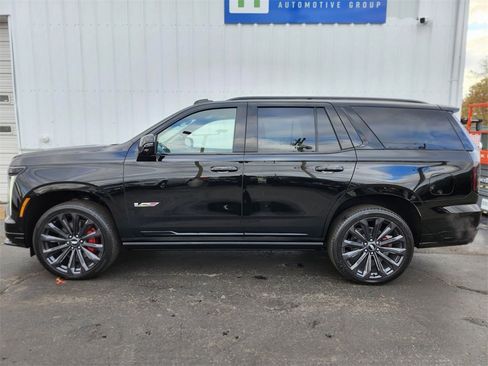 Used 2025 Cadillac Escalade V image 2