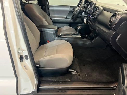 Used 2022 Toyota Tacoma SR AWD/4WD image 17