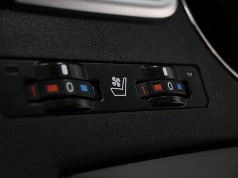 Used 2019 Toyota Highlander Limited image 18