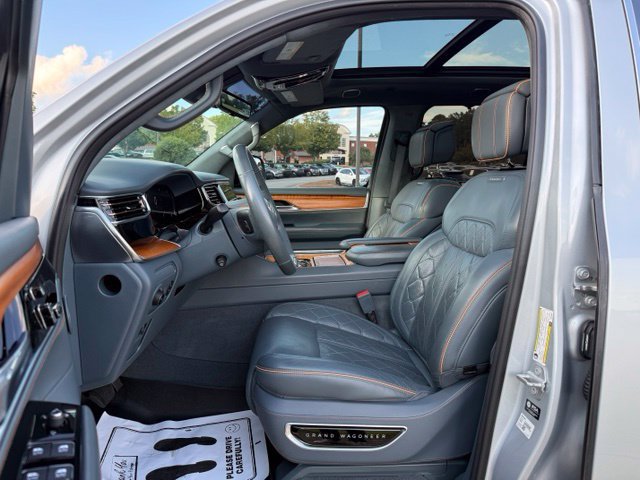 Used 2023 Jeep Grand Wagoneer Series III AWD/4WD image 13