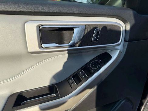 Used 2021 Ford Explorer XLT w/ Equipment Group 202A image 35