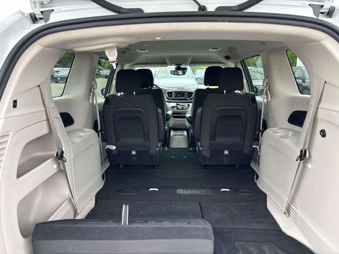 Used 2023 Chrysler Voyager LX FWD image 20